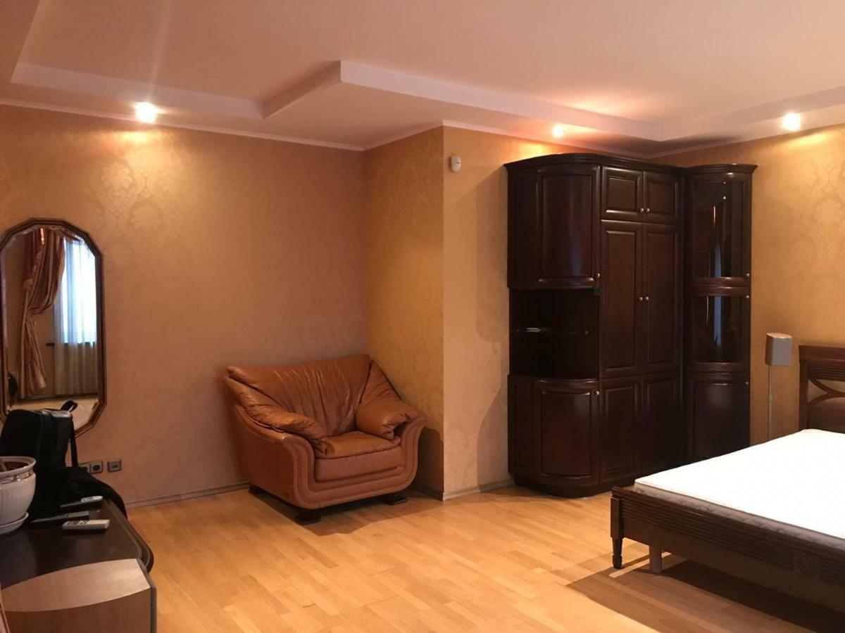 Central Apartments Kyiv Exterior photo